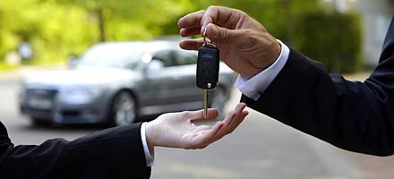 hands-car-keys-440.jpg
