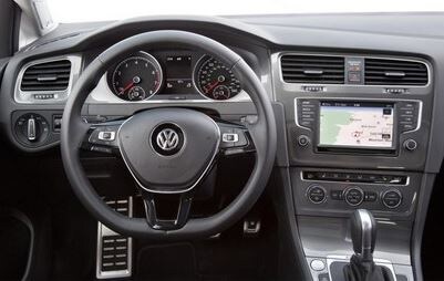 2017_Golf_Alltrack_interior.JPG