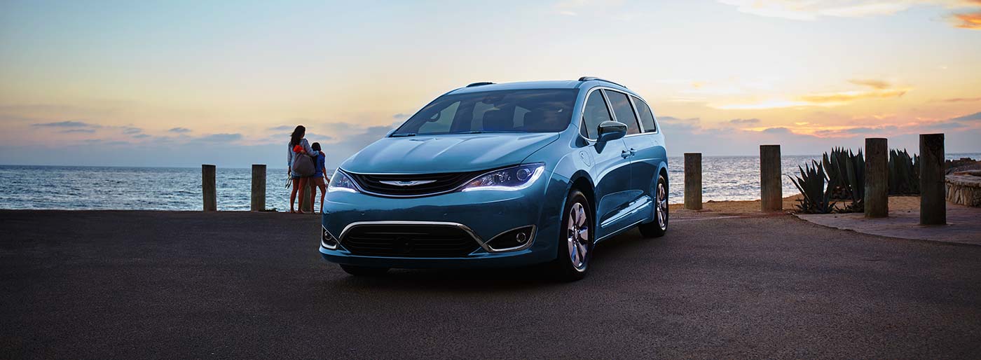 2017-Pacifica-Van_01.jpg