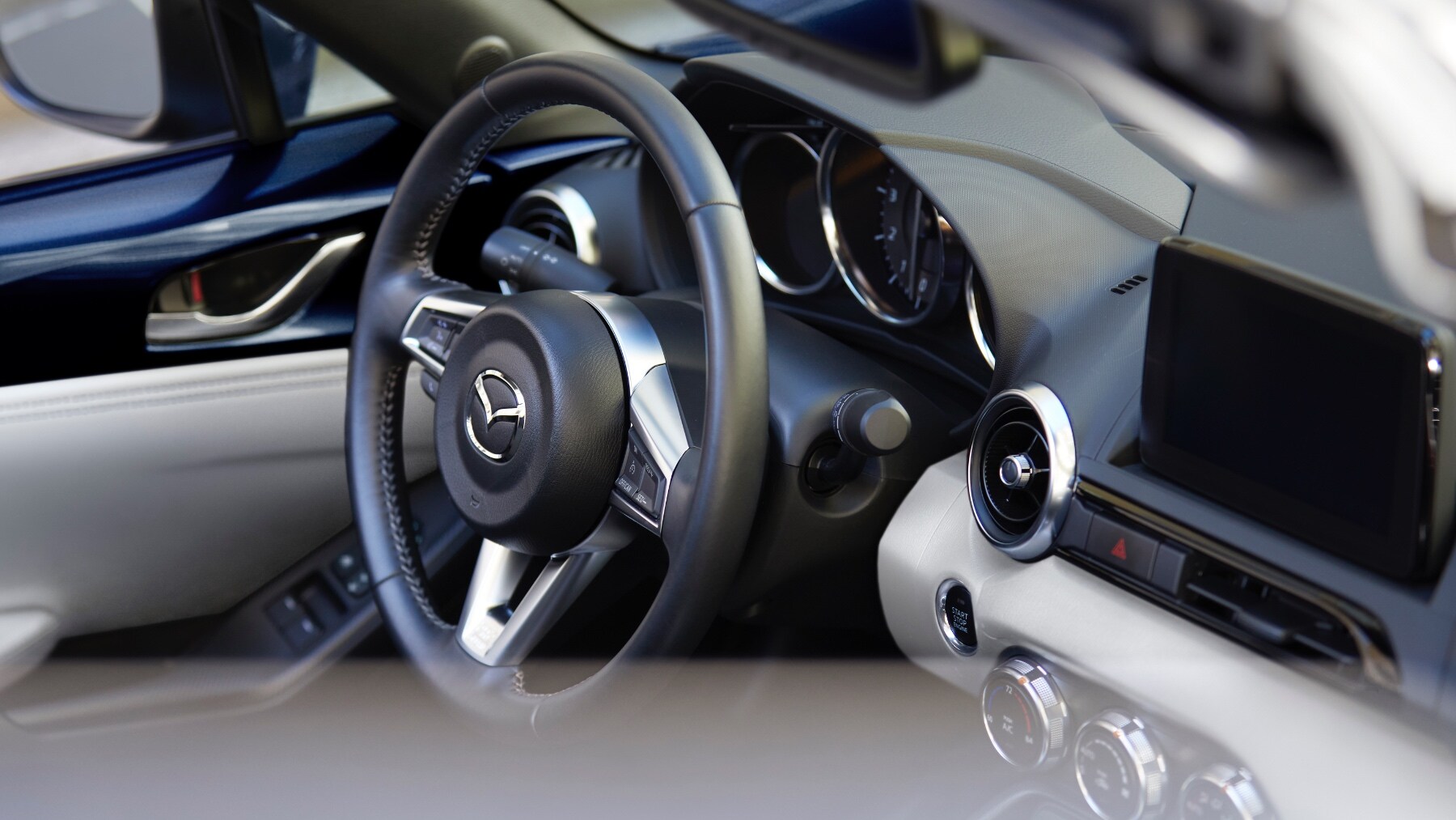 2021-MazdaMX5Miata-VLP-gallery-image 3.jpg