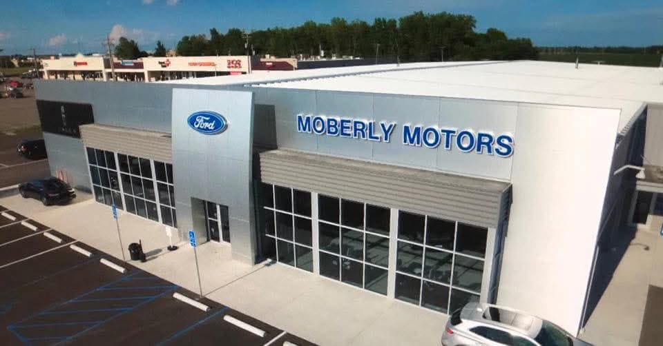 moberly%20cdjr%20-%20photo%20dealership-2.jpg