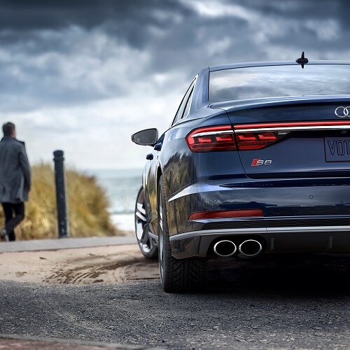 Audi S8 L
Executive Red Broke Package Rear Exterior