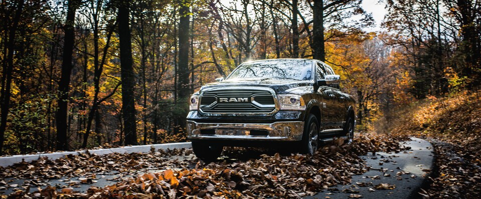 2017-RAM-1500-Limited-CrewCab-Truck-L01.png