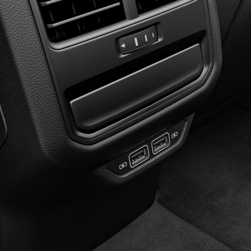 Volkswagen Passat
Rear Seat USB Ports