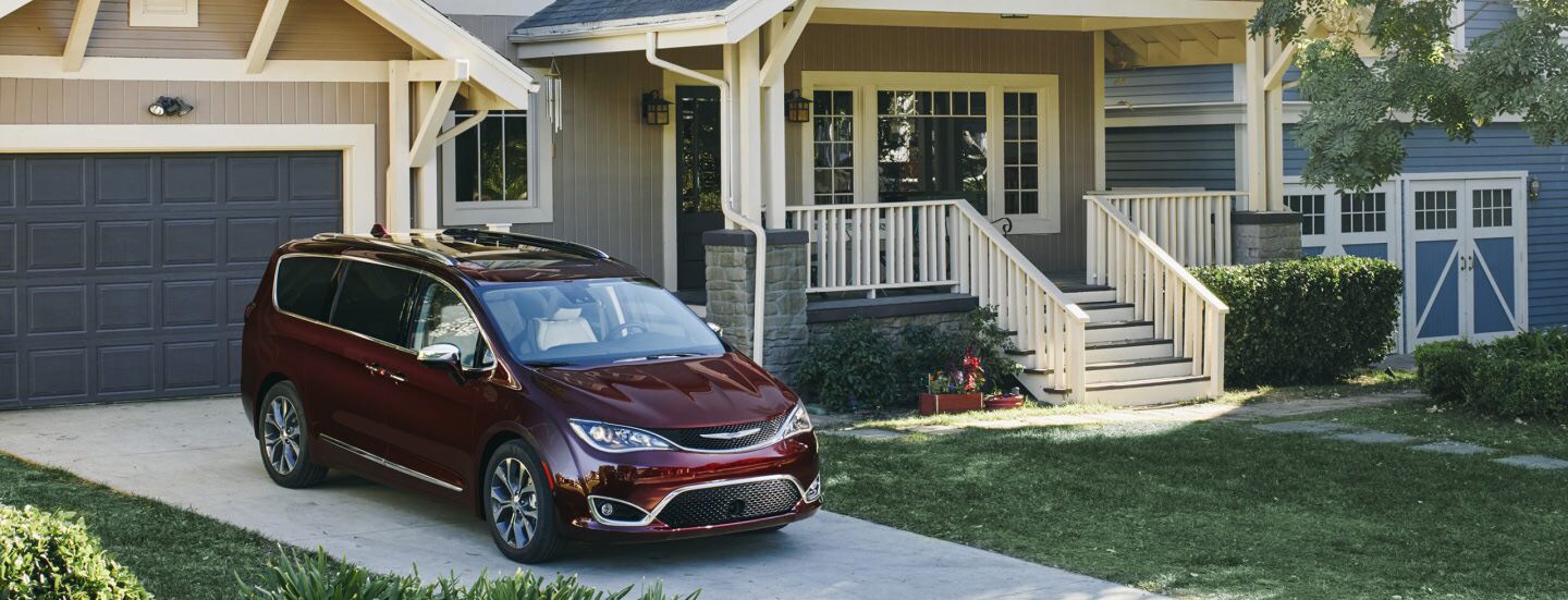2017-chrysler-pacifica-gallery-exterior-3.jpg.image.1440.jpg