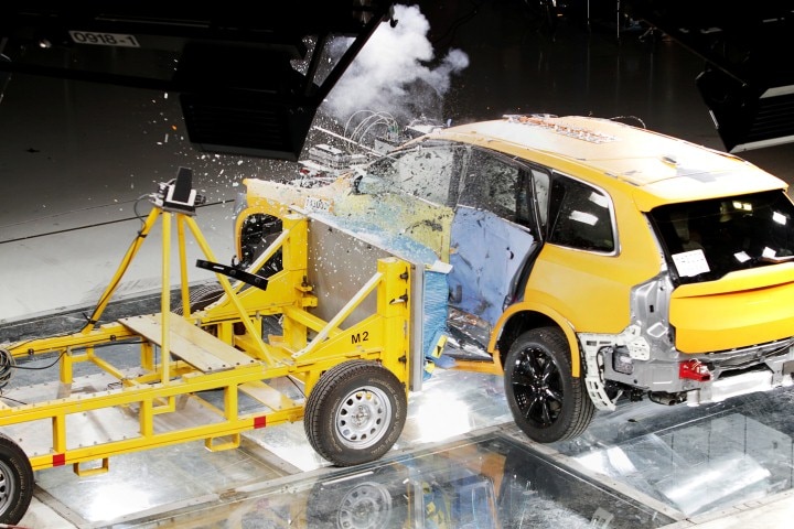 150137_The_all_new_Volvo_XC90_side_impact_crash_test.jpg