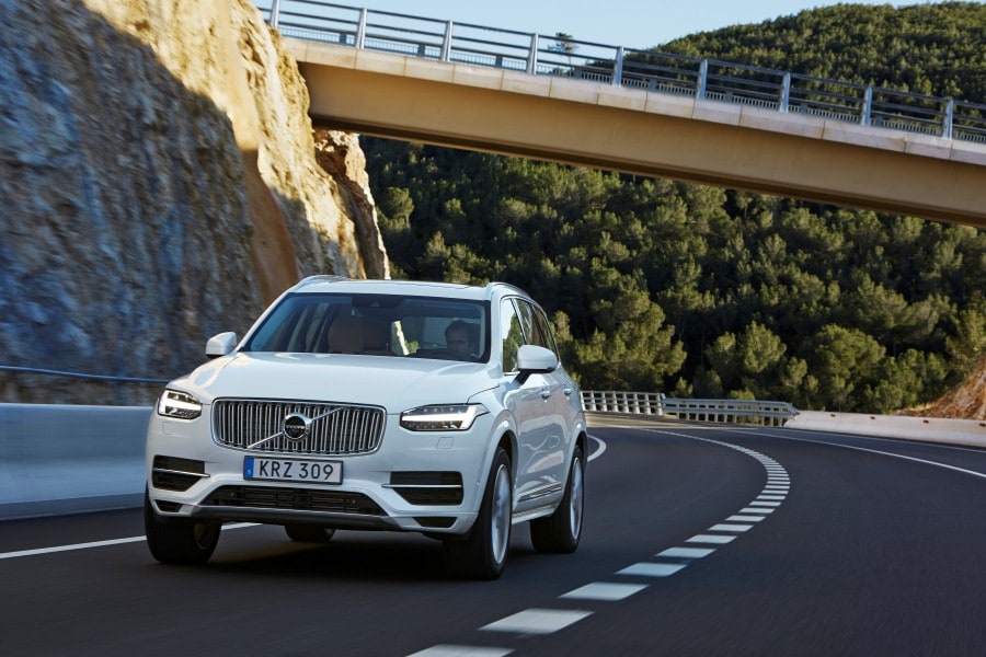 158236_The_new_Volvo_XC90_T8_Twin_Engine_petrol_plug_in_hybrid_driven_in_Tarragona.jpg