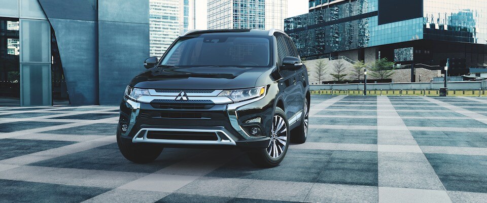 2019 Mitsubishi Outlander GT A black 2019 Mitsubishi Outlander GT parked in a corporate plaza