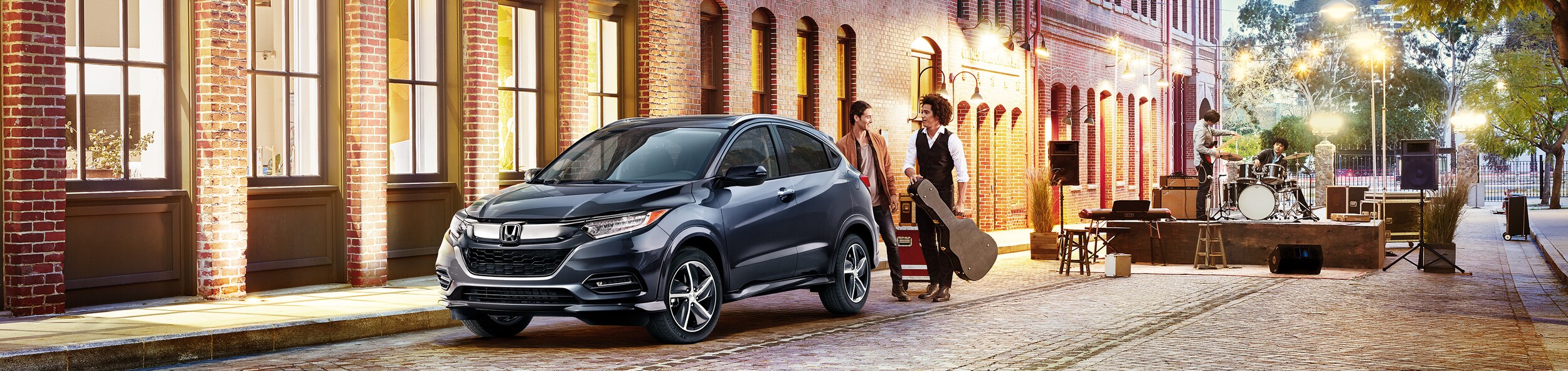 2019-Honda-HRV-Touring-SUV-L01.jpeg