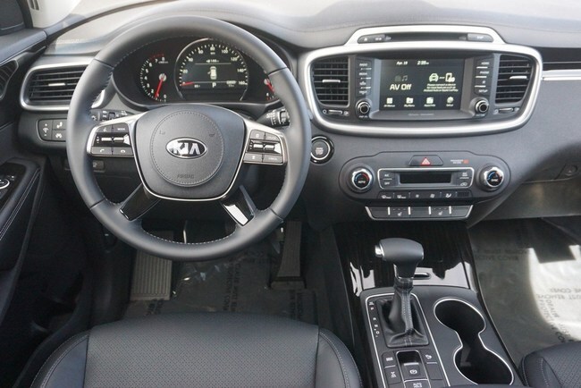 2019 Kia Sorento Interior Dash.jpg