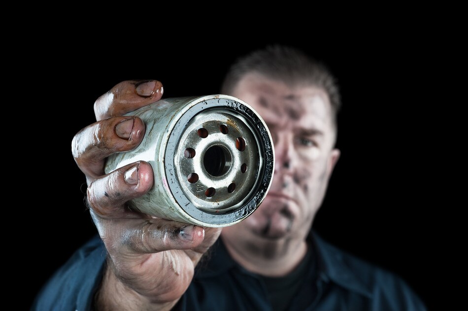 photodune-3949718-oil-filter-s.jpg