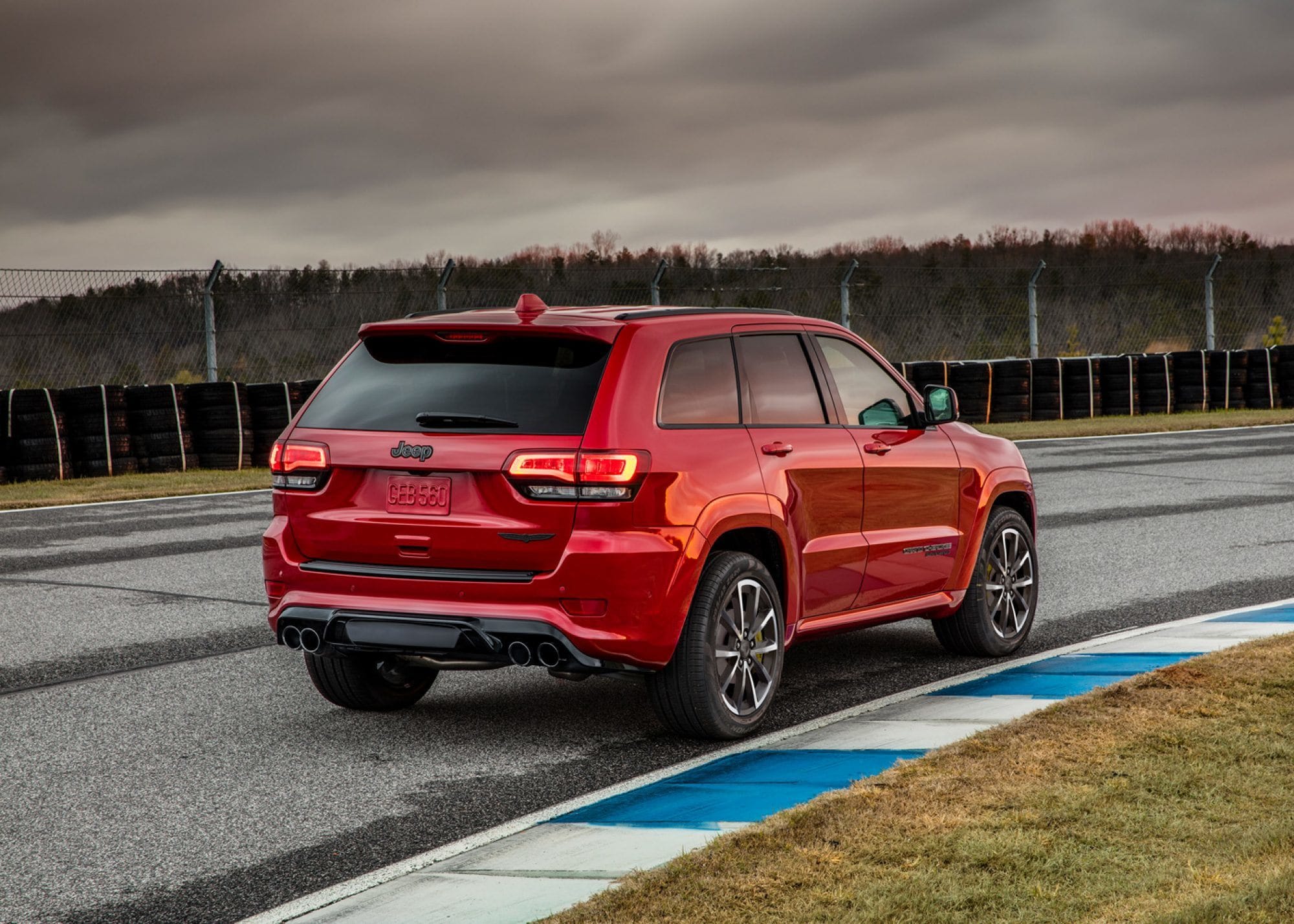 2018-Jeep-Grand-Cherokee-Vlp-Exterior-Pillar-Trackhawk-Red-Racetrack.jpg.image.2000.jpg