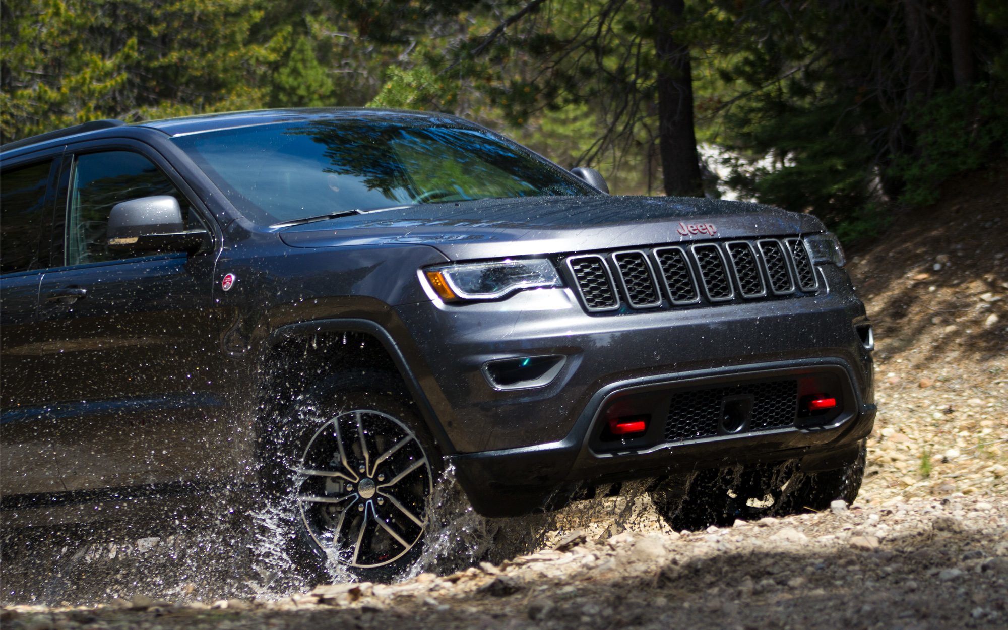 2018-Jeep-Grand-Cherokee-VLP-Exterior-Pillar-Trailhawk-Offroad.jpg.image.2000.jpg