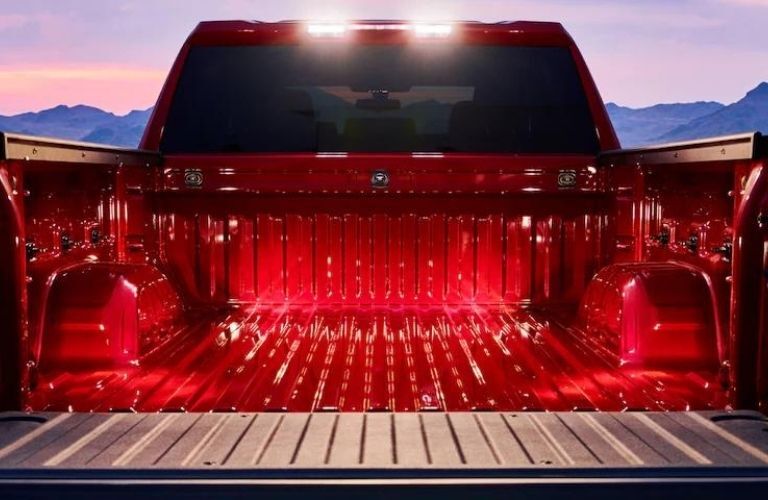 Chevy_Silverado-Cargo_Space_B2_o.jpg