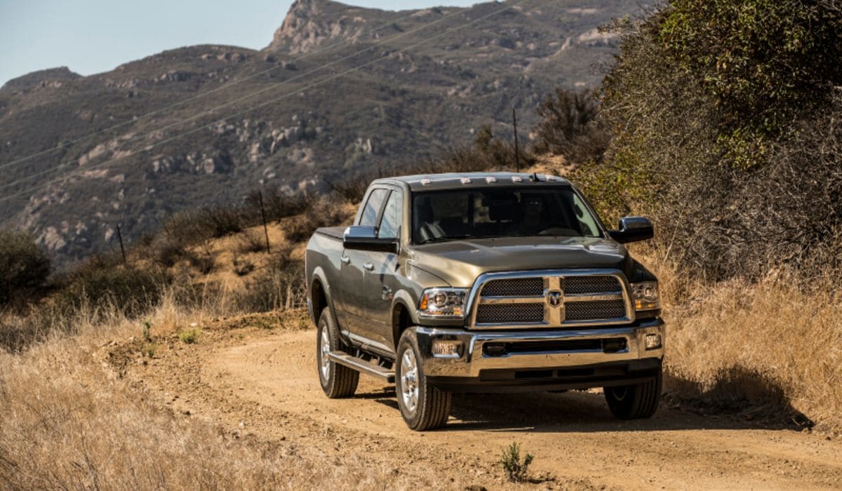 2016-RAM-2500-Laramie-Crew-Truck-L01.jpeg