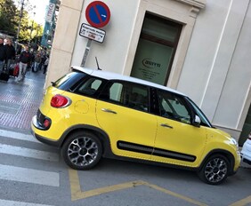 yellow fiat 500L.png