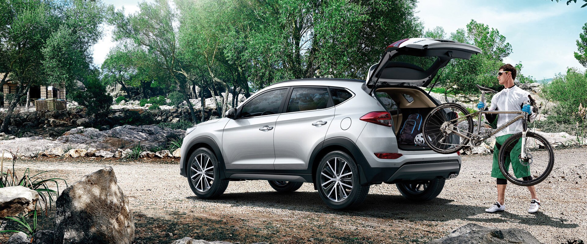 tucson-outdoor-beauty-shot-2018.jpg 2018 Hyundai Tucson with heated steering wheel near Winnipeg