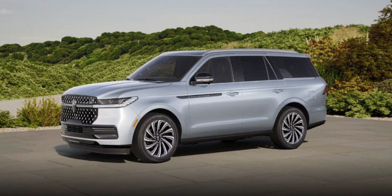 Lincoln Navigator Side