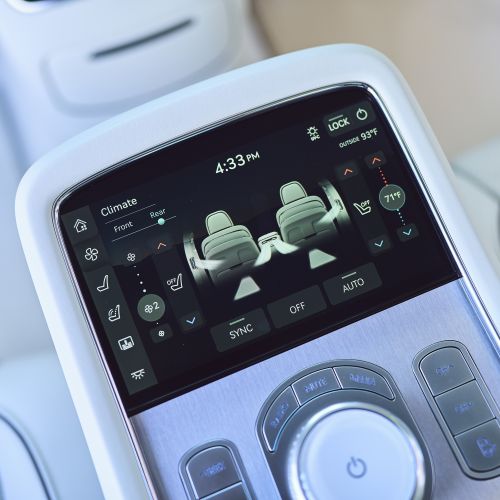 Genesis G90 Massage Seat Controls Genesis G90 technology