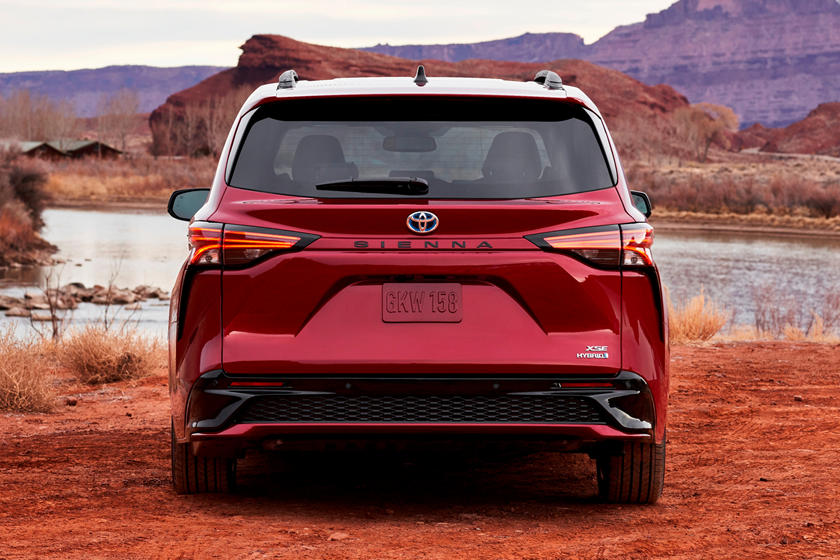 21 toyota sienna 1.jpg