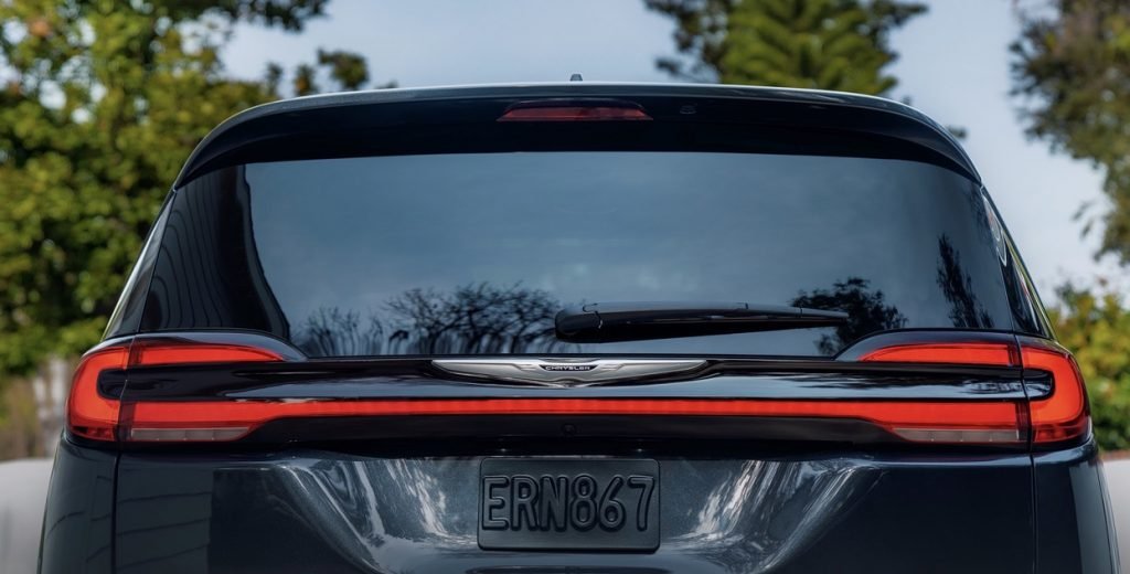 22 chrysler pacifica 1.jpeg