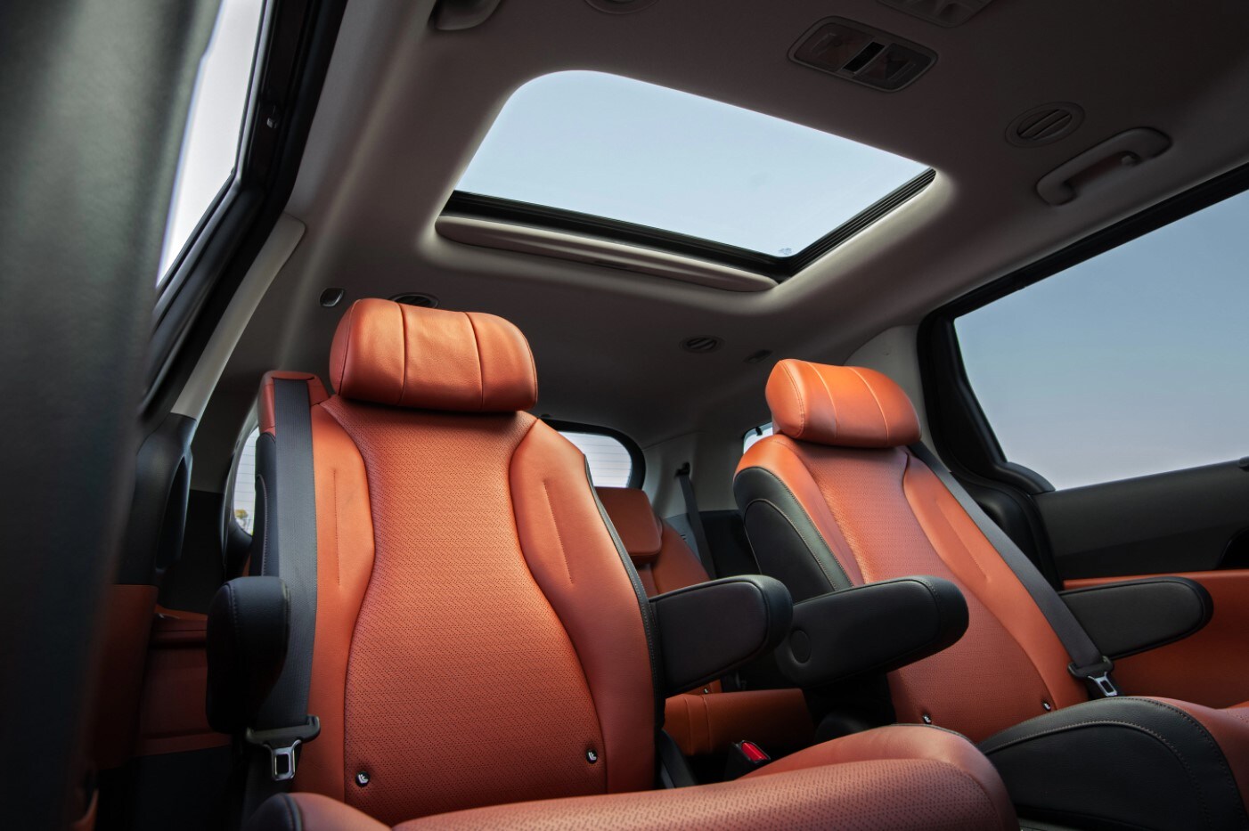 New Kia Carnival Moonroof Third Row Seating 2022 Carnival MPV Moonroof Third Row Seating
