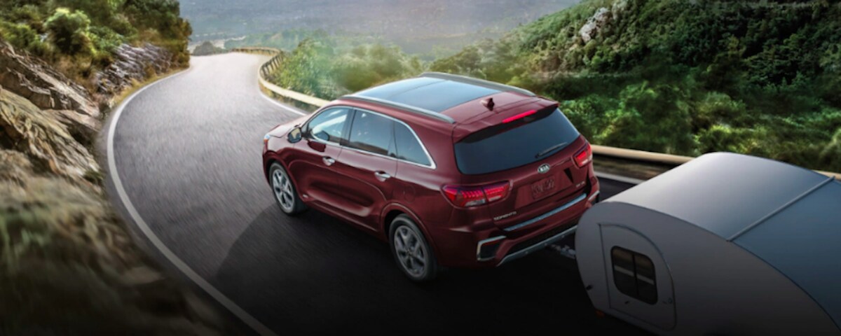 Kia Sorento towing a trailer