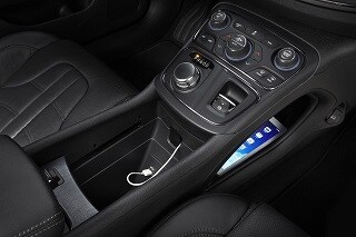 CHrysler-200-Interior-Features-2.jpg