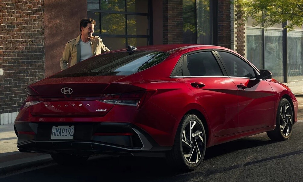 Hyundai Elantra Exterior Urbana Hyundai Elantra Exterior
