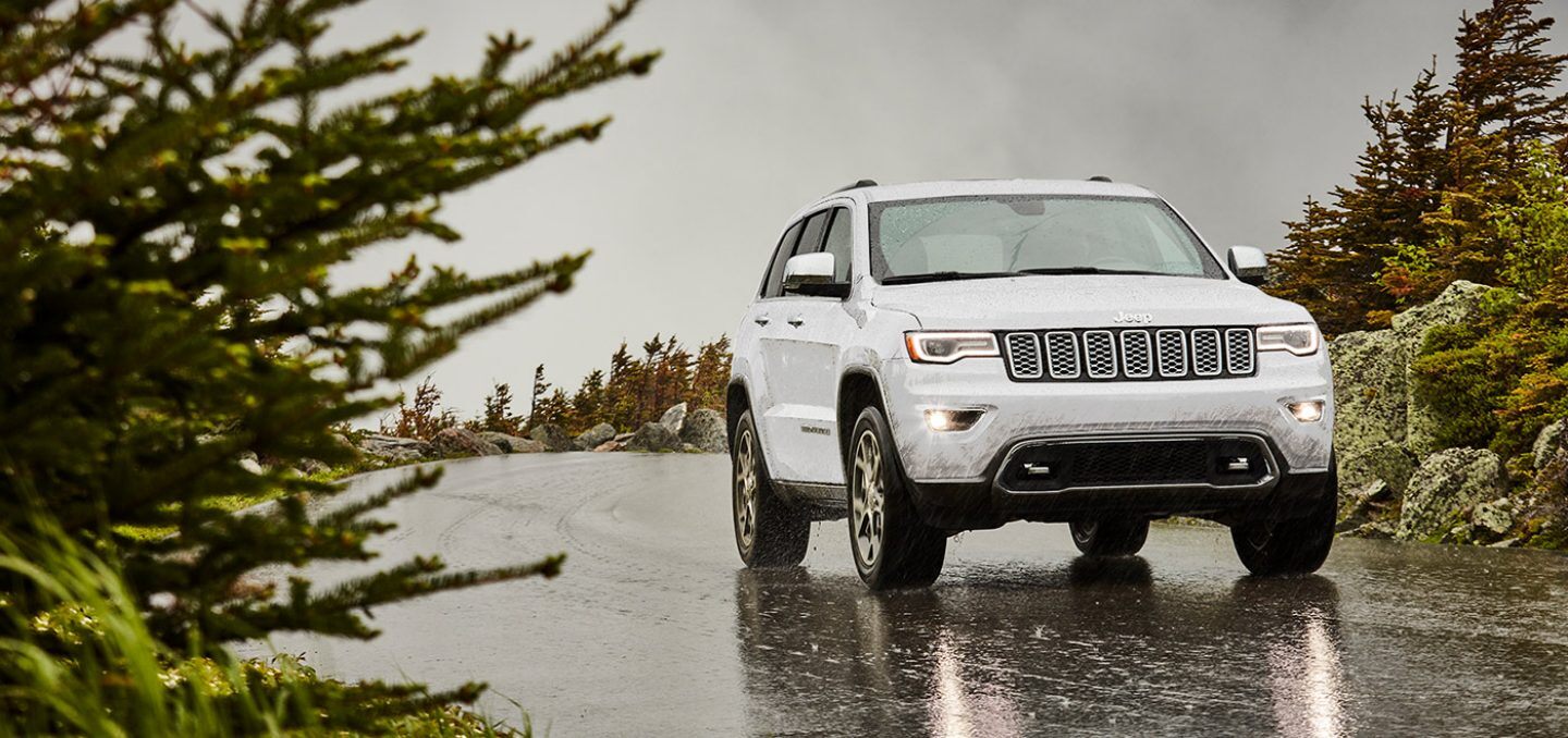 MY21-Grand-Cherokee-Gallery-Capability-Overland-All-Weather-Capability-Desktop.jpg.image.1440.jpg