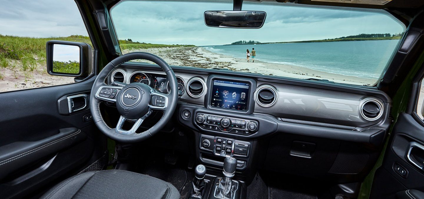 MY21-Wrangler-Gallery-Interior-Feature-Sahara-Desktop.jpg.image.1440.jpg