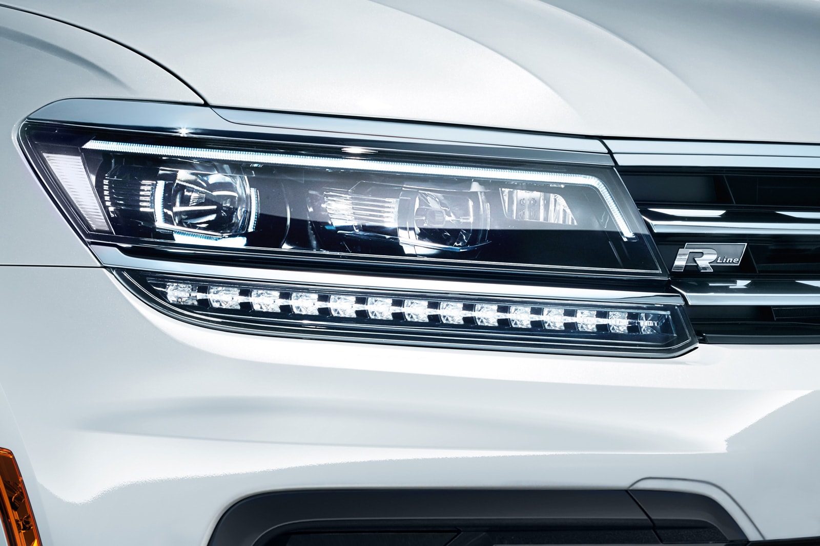 Volkswagen Tiguan Front Headlight.jpg volkswagen atlas vs rav 4 msrp price comparison