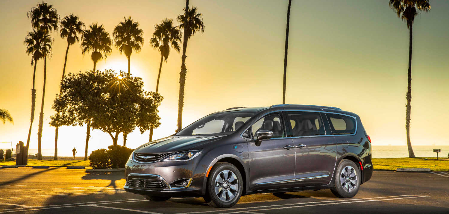 Chrysler-Pacifica-Header.jpg Chrysler Cars & Minivans