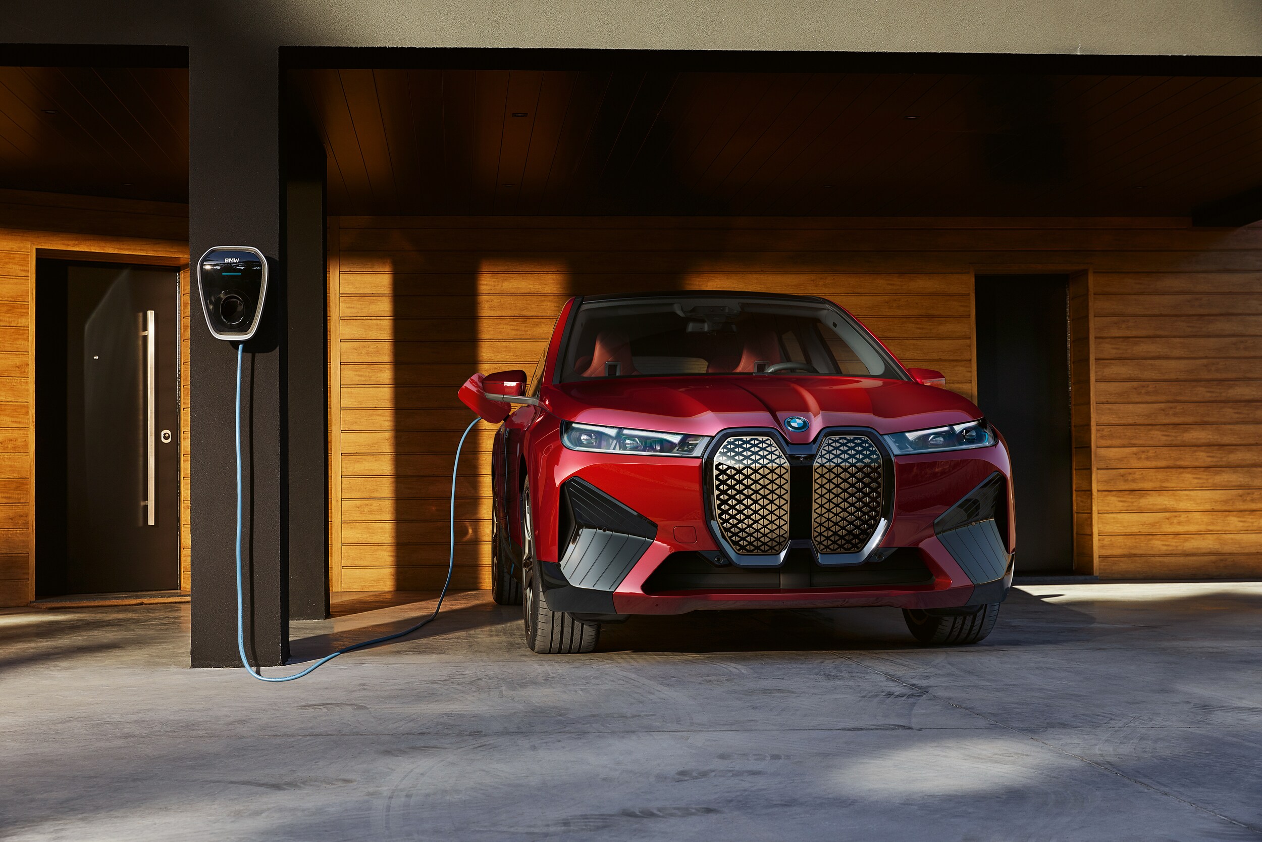 2022-BMW-IX-M60-SUV-L04.jpg