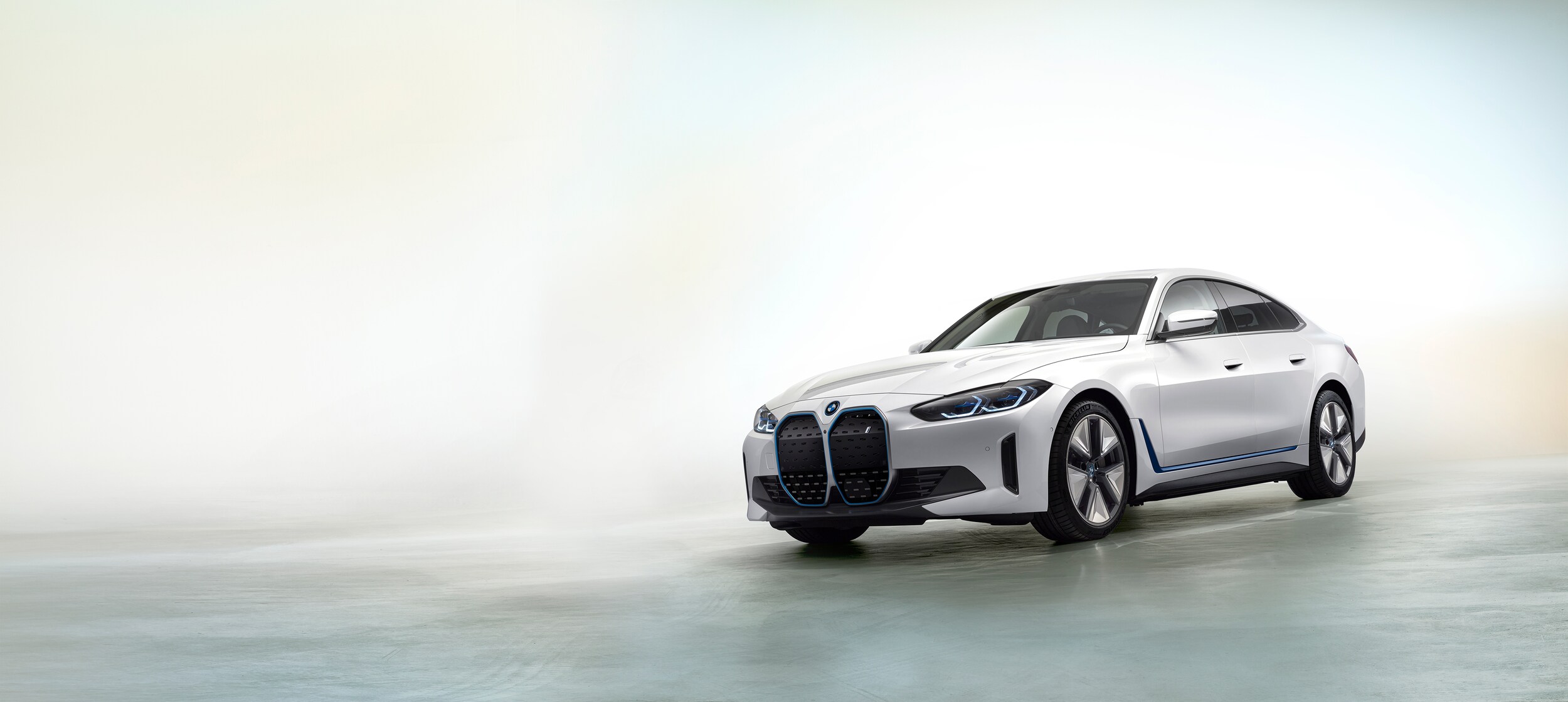 2022-BMW-I4-eDrive40-Sedan-L01.jpg