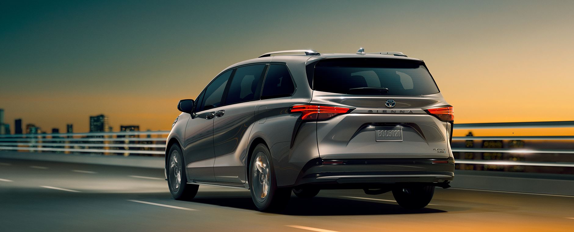 2022-Toyota-Sienna-Platinum-Van-L02b.JPG