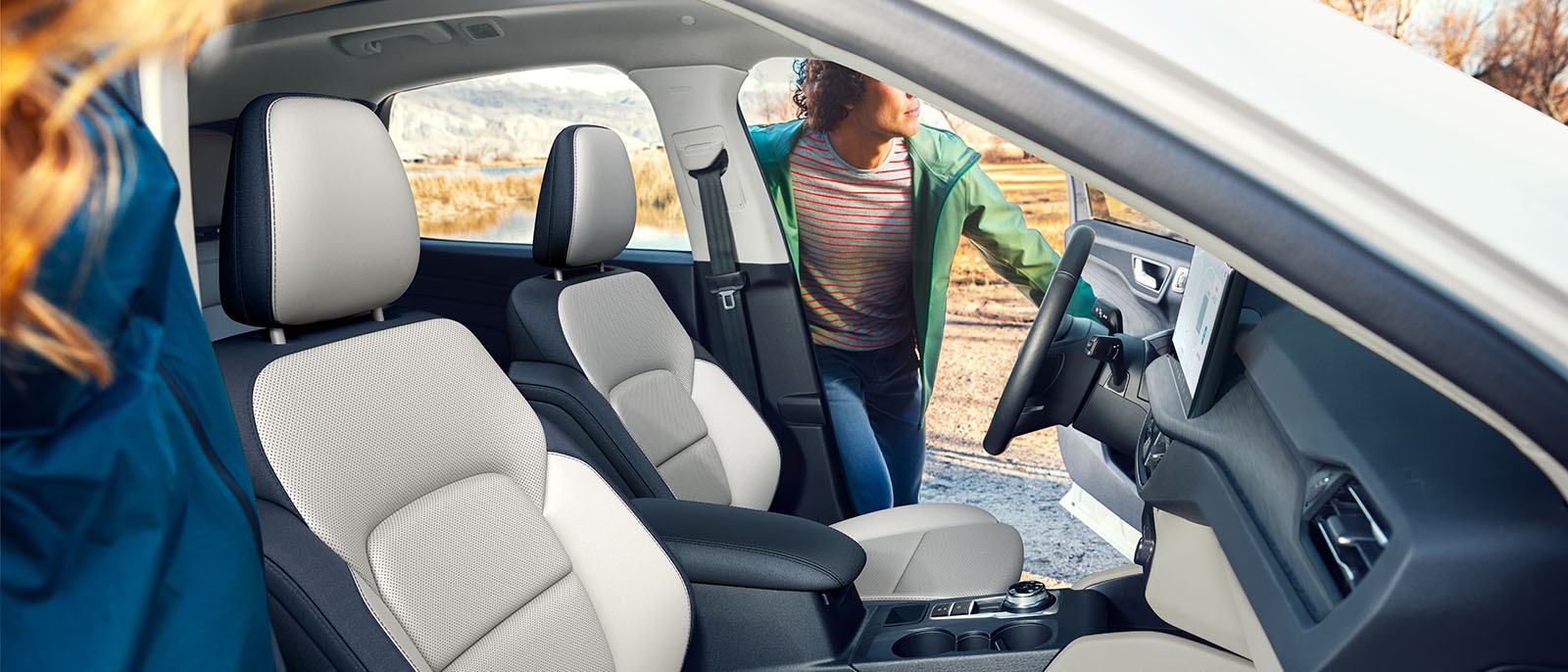 2023 Ford Escape hybrid interior.jpg