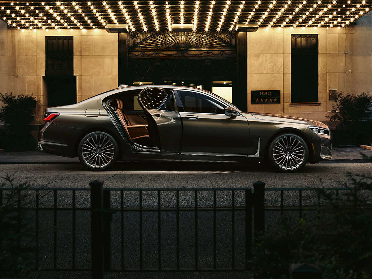 2021 BMW 7 - LAVISH LOUNGE.