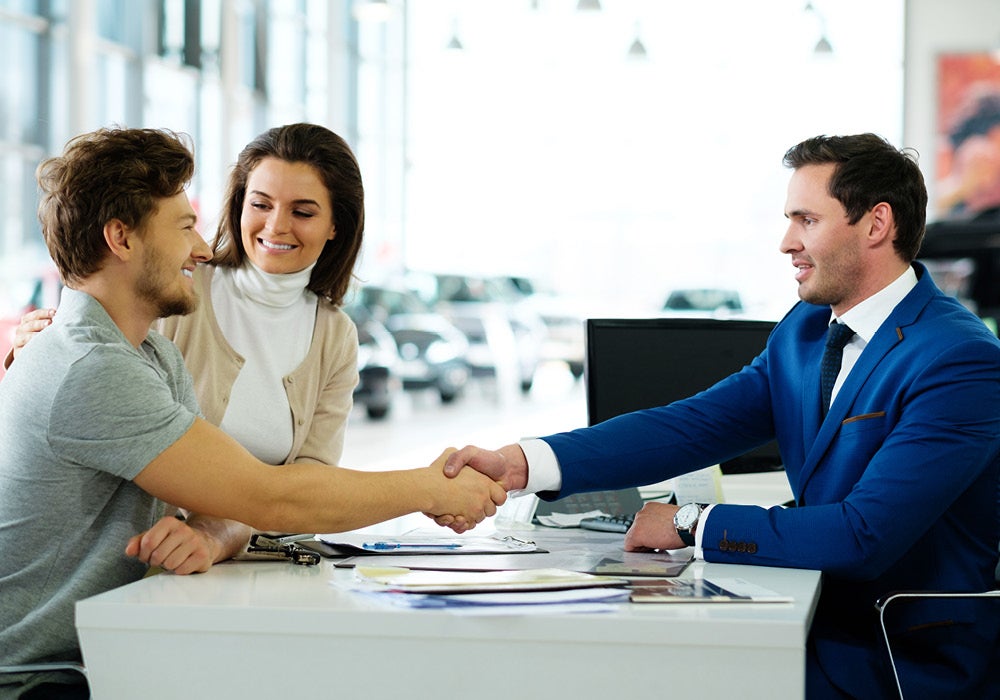 94911-wb-woni-customers-buying-car.jpg