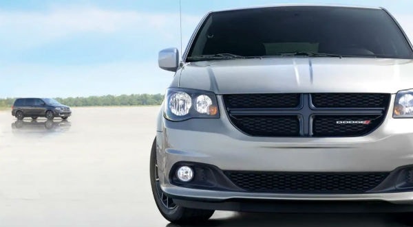 The 2019 Dodge Grand Caravan front grille Forest Park, OH Northgate CDJR