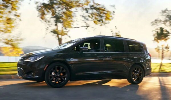 2019 Chrysler Pacifica driving Bridgetown, OH Northgate CDJR