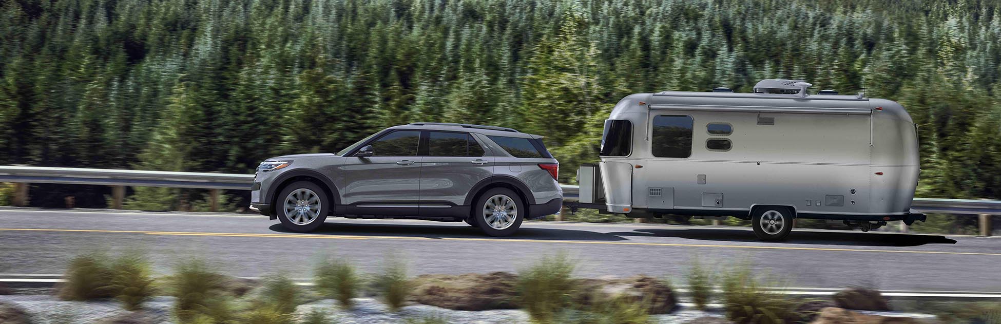 2025-explorer-pulling-trailer.jpg