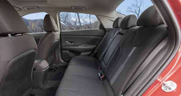 hyundai-elantra-rear-seats.jpg
