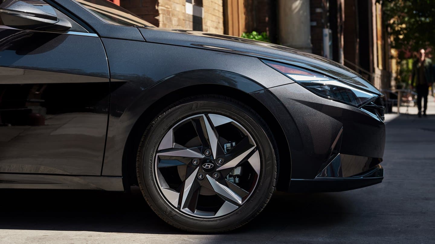North Palm Beach Hyundai Elantra Performance Features
