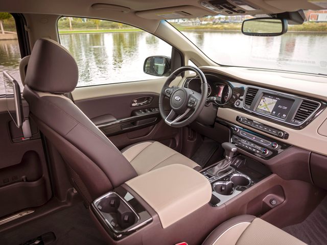 Kia Sedona Front Seats.jpg