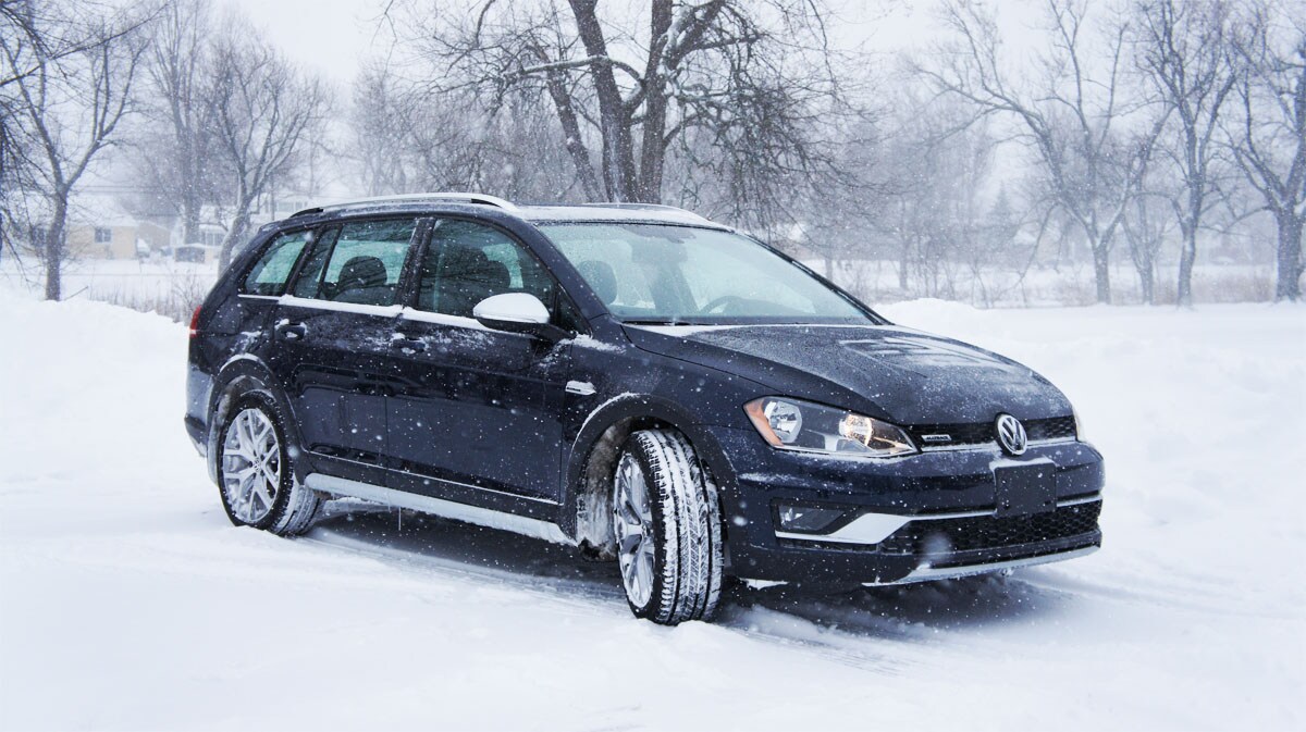 VW Alltrack in the Snow -Front Qtr Close 2.jpg