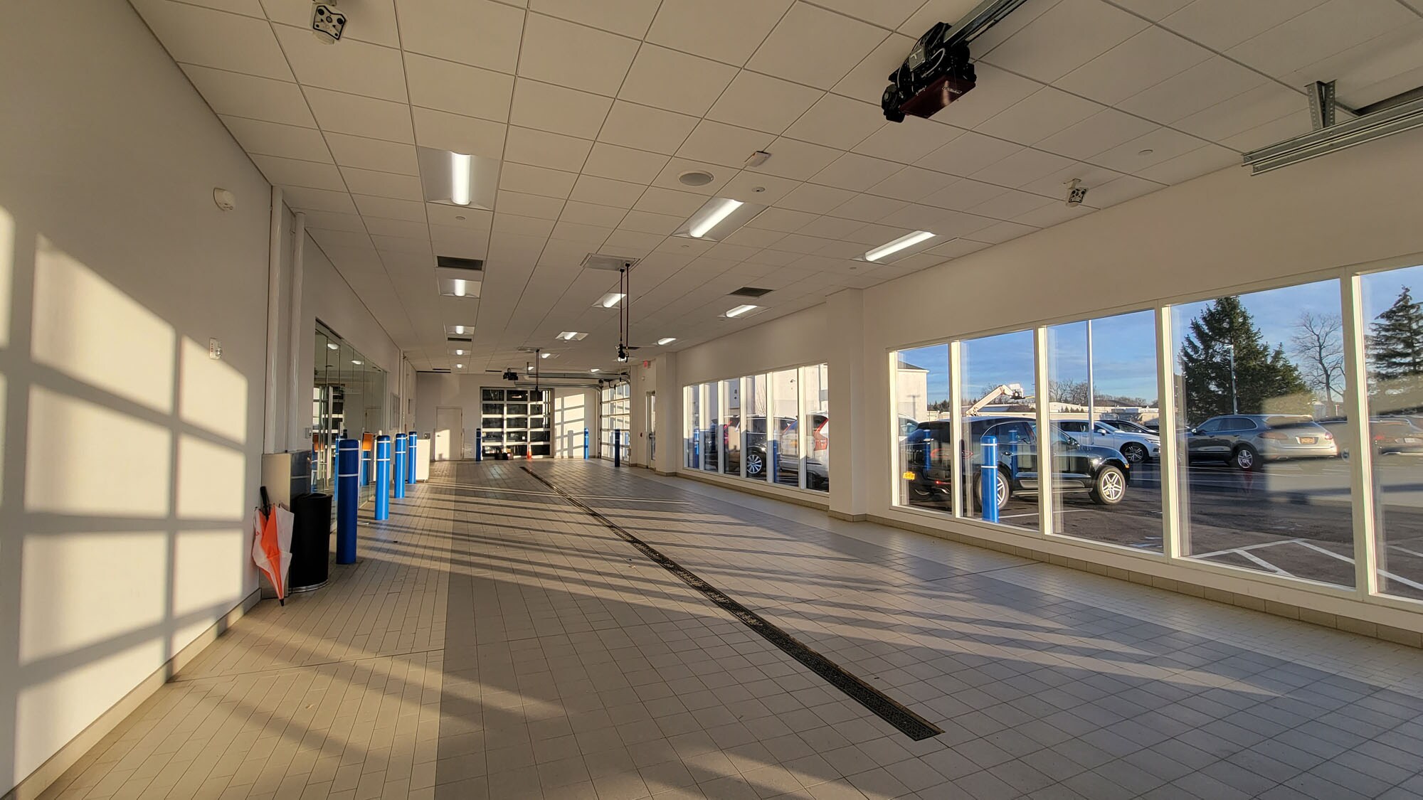 Light%20version-Parts_and_Service_Lane_Hummanity_01.jpg