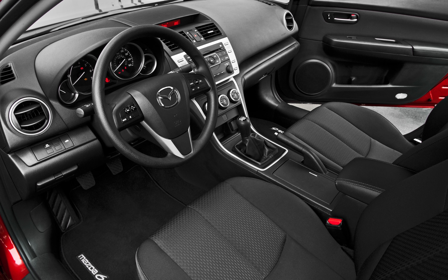 2012-Mazda6-i-Sport-cockpit.jpg