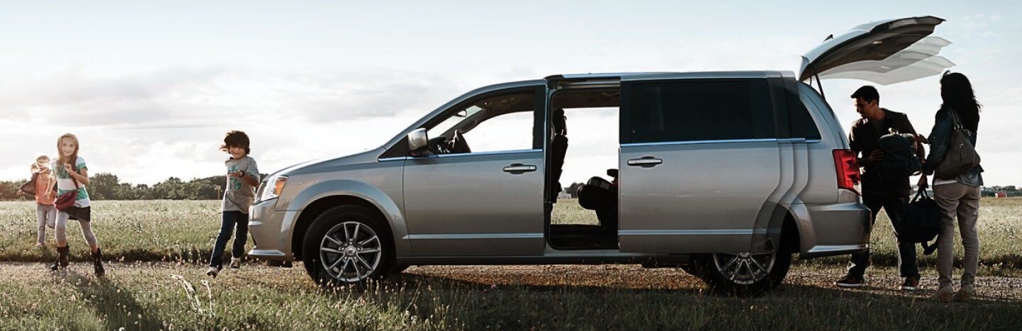 2018 Dodge Grand Caravan Profile.jpg