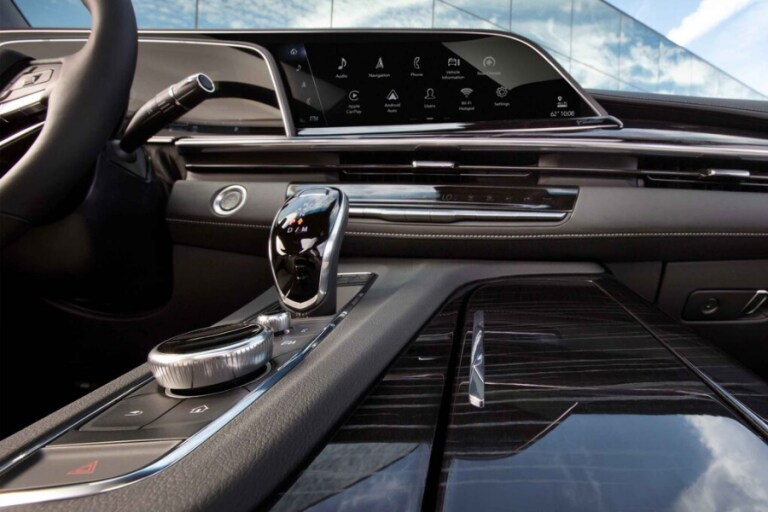 Interior-OLED-768x512.png